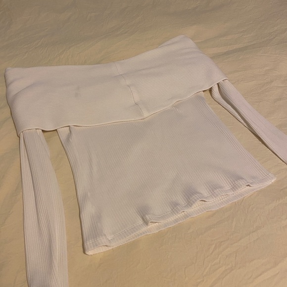 Aritzia Babaton Off-the-shoulder top - Picture 5 of 7